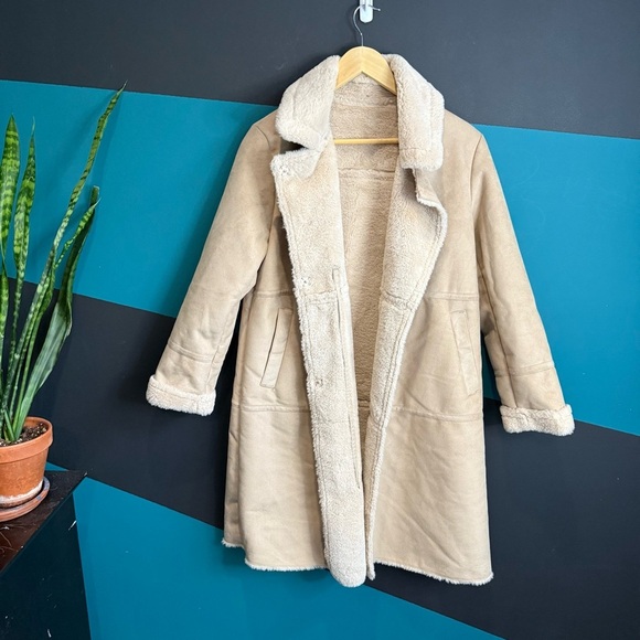 Tan Teddy Jacket with Plush Texture and Classic Collar - Picture 6 of 13